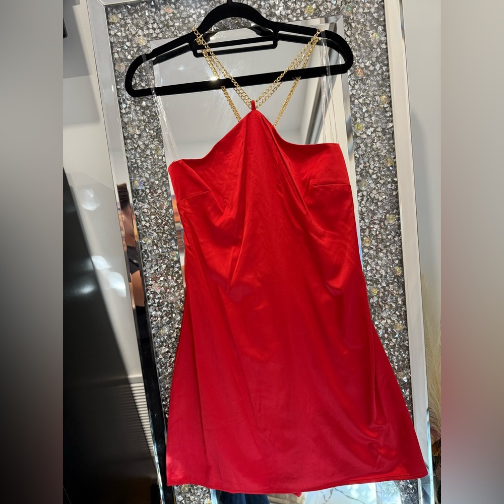 Elegant Red Strapless Dress - Picture 4 of 4